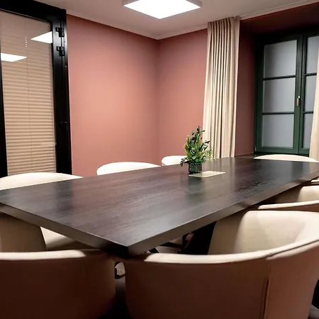 Pullman Old Town - Renovated 2025 5*