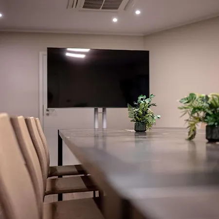 ホテル Pullman Old Town - Renovated 2025