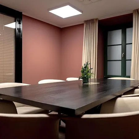 Pullman Old Town - Renovated 2025