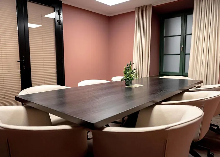 Pullman Old Town - Renovated 2025 5*